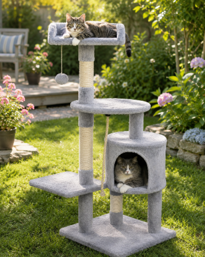 Arbre pour chat dans un jardin