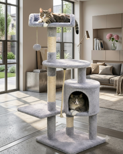 Arbre pour chat sur un tapis
