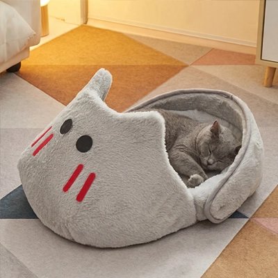 Chat endormis dans un panier chat