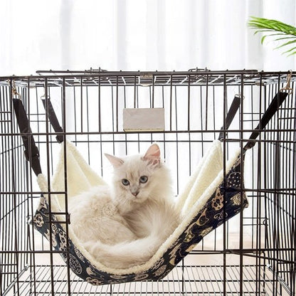 chat repose sur un hamac pour chat