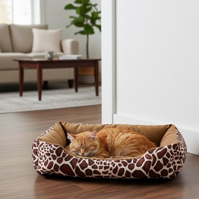 Chat roux endormis paisiblement dans un Panier pour Chat  à motif girafe