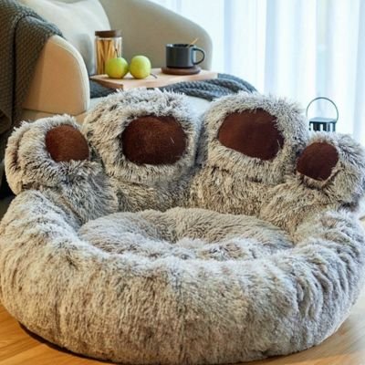Coussin pour chat en fausse fourrure grise chinée et en forme  de patte géante