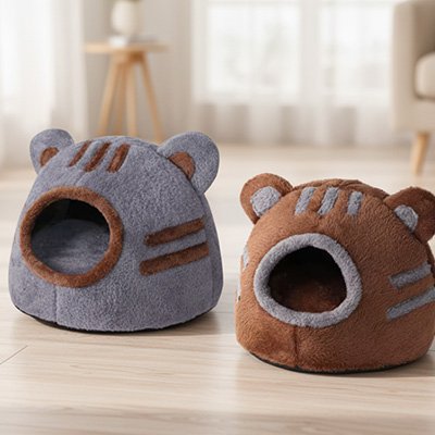 Niche chat de couleur marron et grise