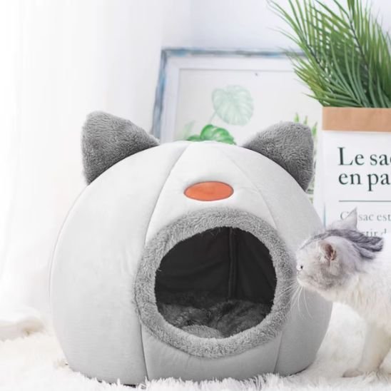 Panier chat gris en forme d'igloo avec des oreilles de chat décoratives