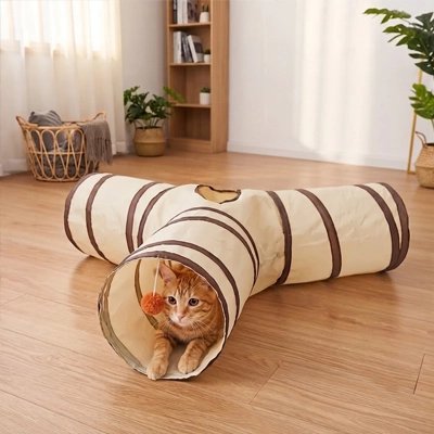 Tunnel pour chat dans un salon